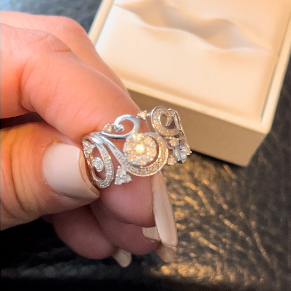 Effy flower diamond ring